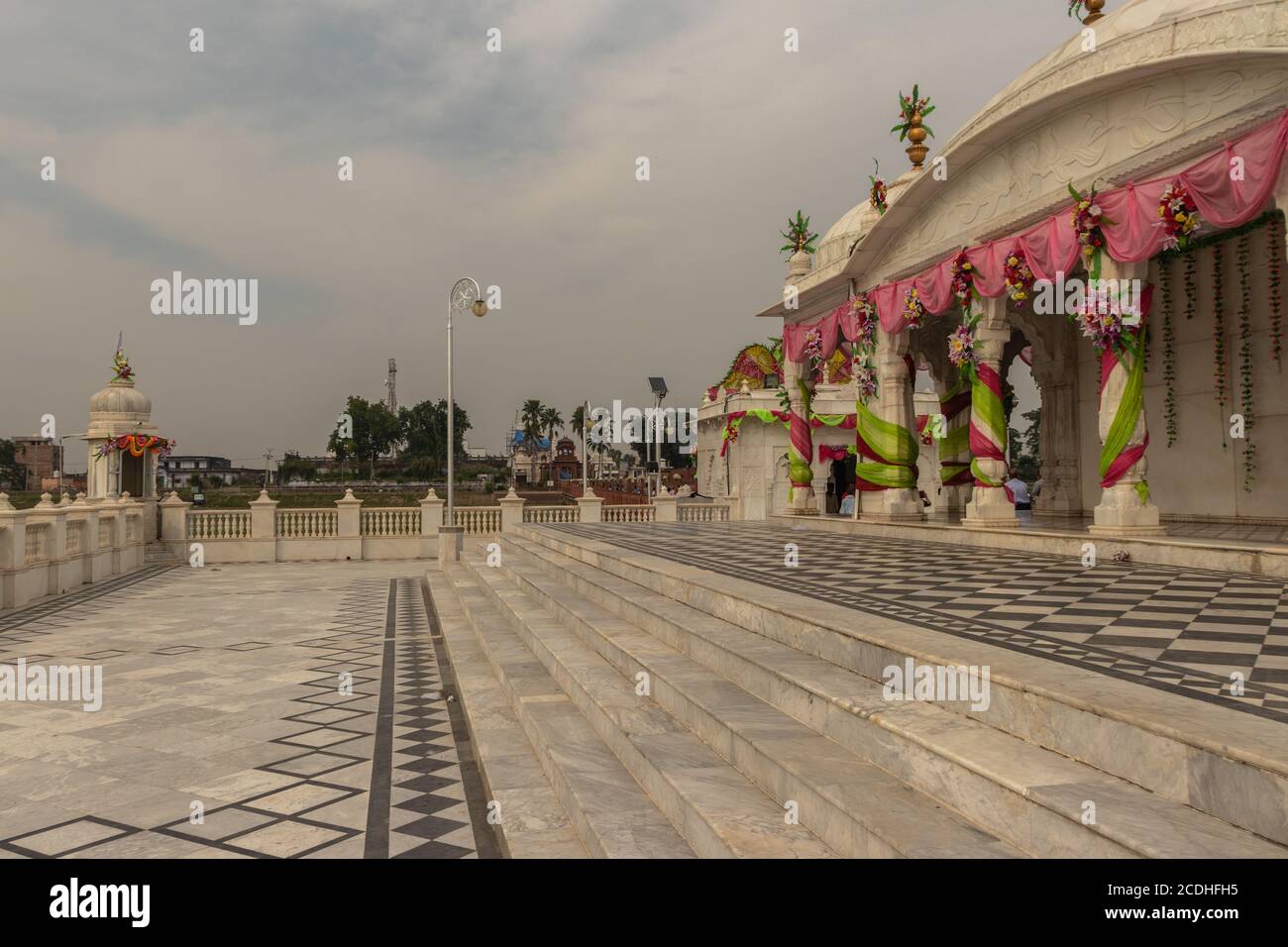 jal mandir pawapuri lord mahavir jain temple is in the center of the lake at pawapuri Bihar india. it is consider to be the place of salvation of lord Stock Photo