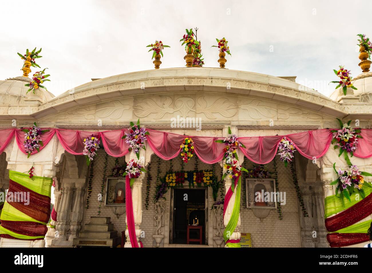 jal mandir pawapuri lord mahavir jain temple is in the center of the lake at pawapuri Bihar india. it is consider to be the place of salvation of lord Stock Photo