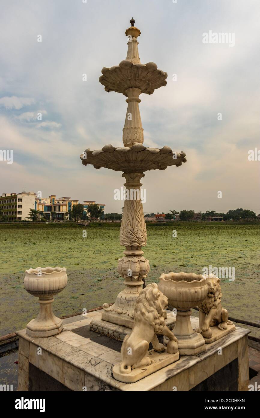 jal mandir pawapuri lord mahavir jain temple is in the center of the lake at pawapuri Bihar india. it is consider to be the place of salvation of lord Stock Photo