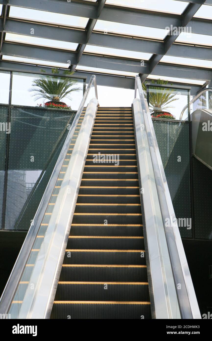 moving escalator Stock Photo - Alamy