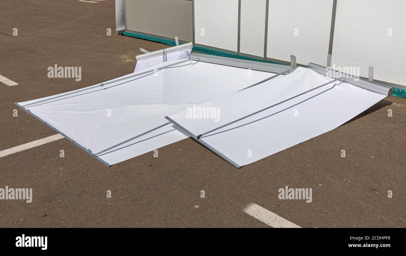 White pull up banner hi-res stock photography and images - Alamy