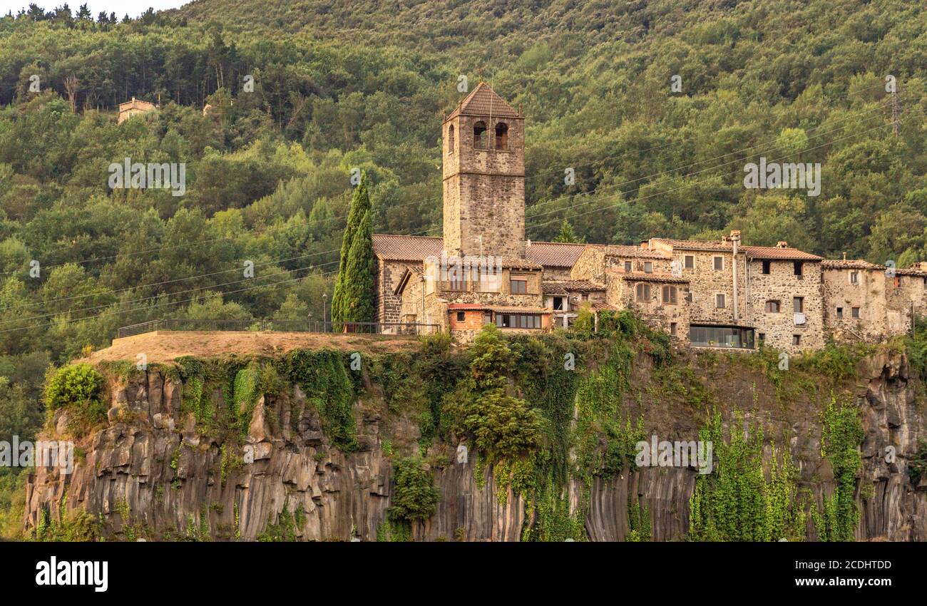 Castellfollit de la Roca, The Hanging Town