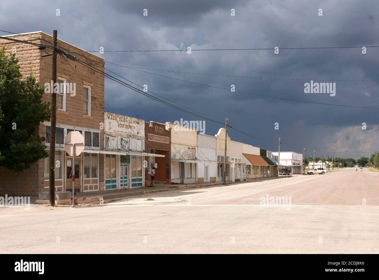 Robert Lee, TX July 26, 2007: Storm clouds roll toward downtown Robert Lee,  TX, the county seat of Coke County, population 1,500 hardy Texans. ©Bob  Daemmrich Stock Photo - Alamy