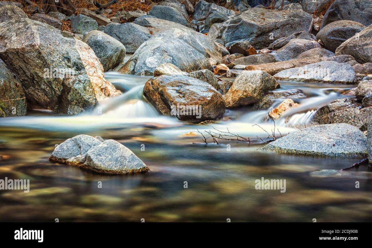 Big rocks in flowing river hi-res stock photography and images - Alamy