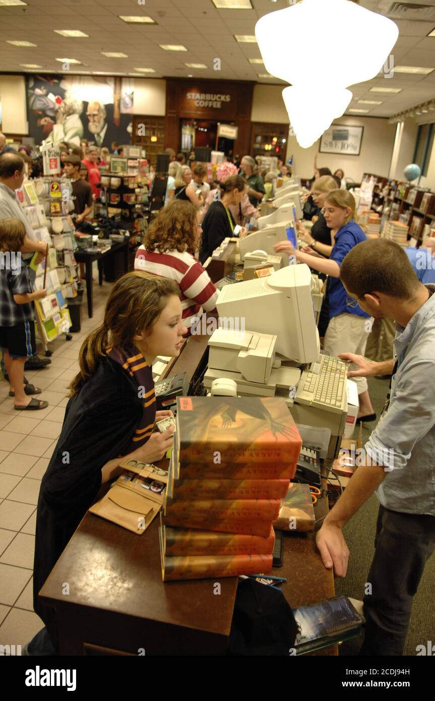 Selling Books High Resolution Stock Photography And Images Alamy Selling Books High Resolution Stock Photography And Images Alamy