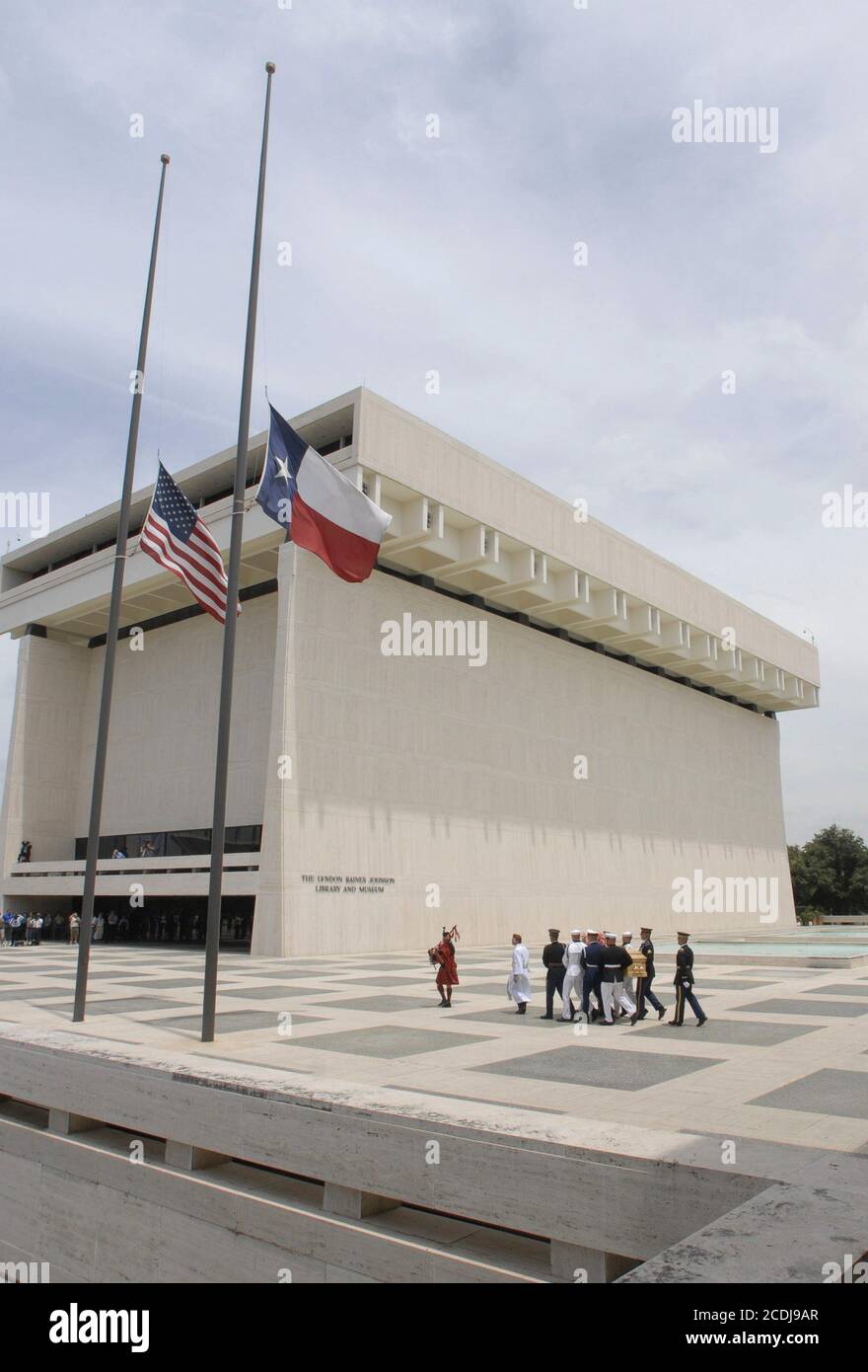 Austin, Texas USA, July 13, 2007: The casket of Lady Bird Johnson is carried across the plaza at the LBJ Library prior to her public viewing. ©Marjorie Cotera/Daemmrich Photography Stock Photo