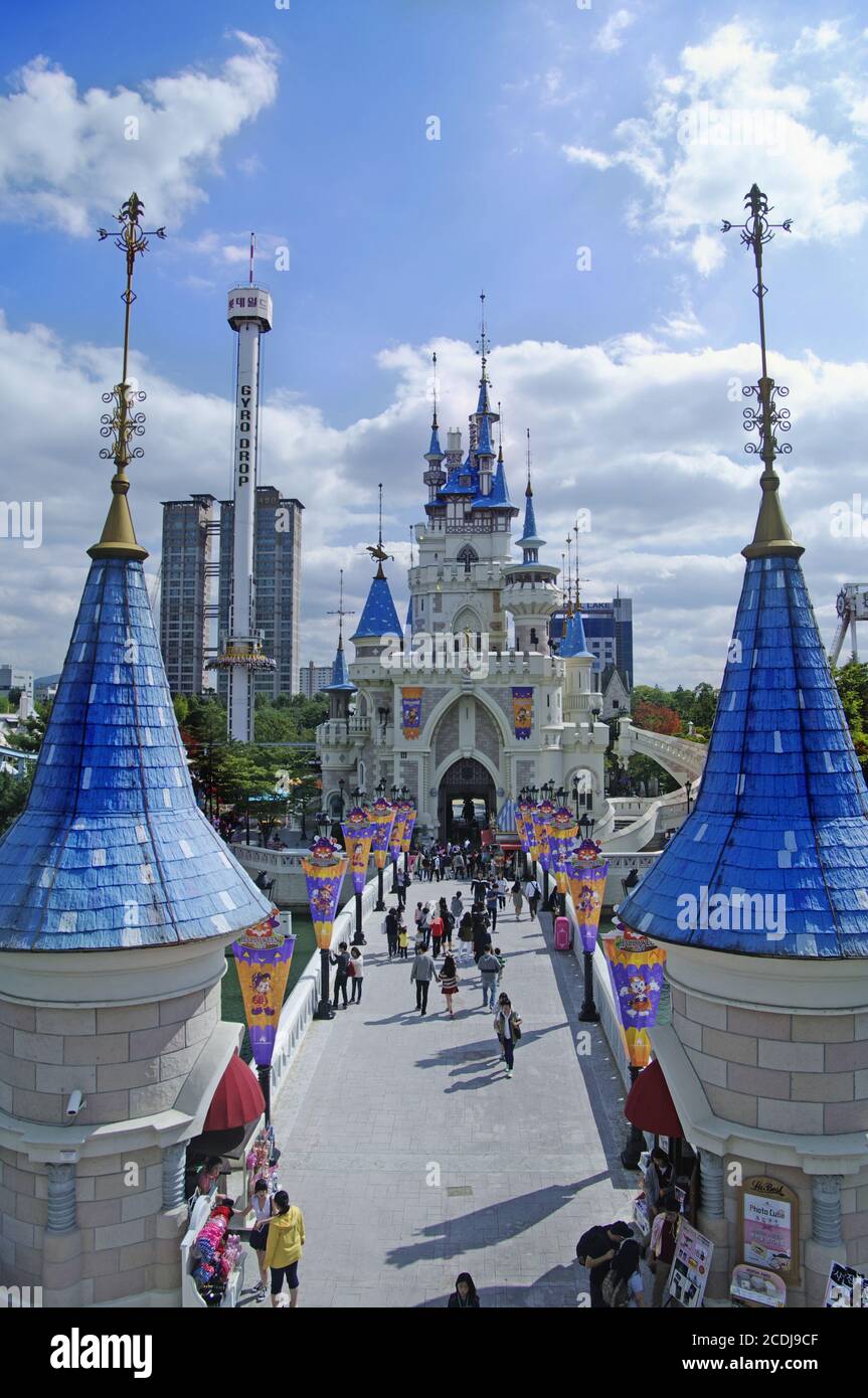 Lotte world amusement park hi-res stock photography and images - Alamy