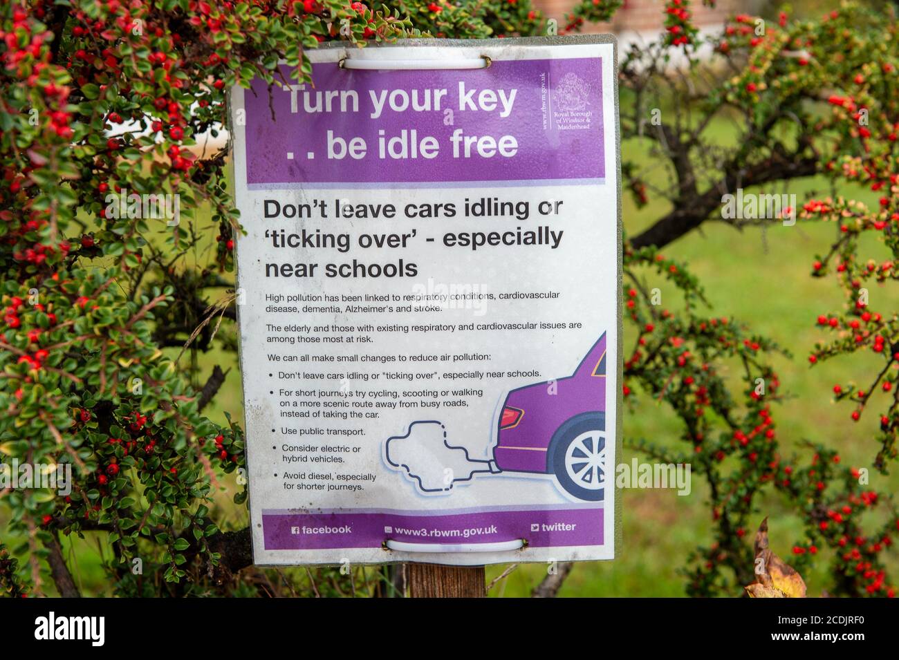 Windsor, Berkshire, UK. 28th August, 2020.  A notice near a school asking drivers not to leave their cars idling or ticking over especially near schools. Credit: Maureen McLean/Alamy Stock Photo