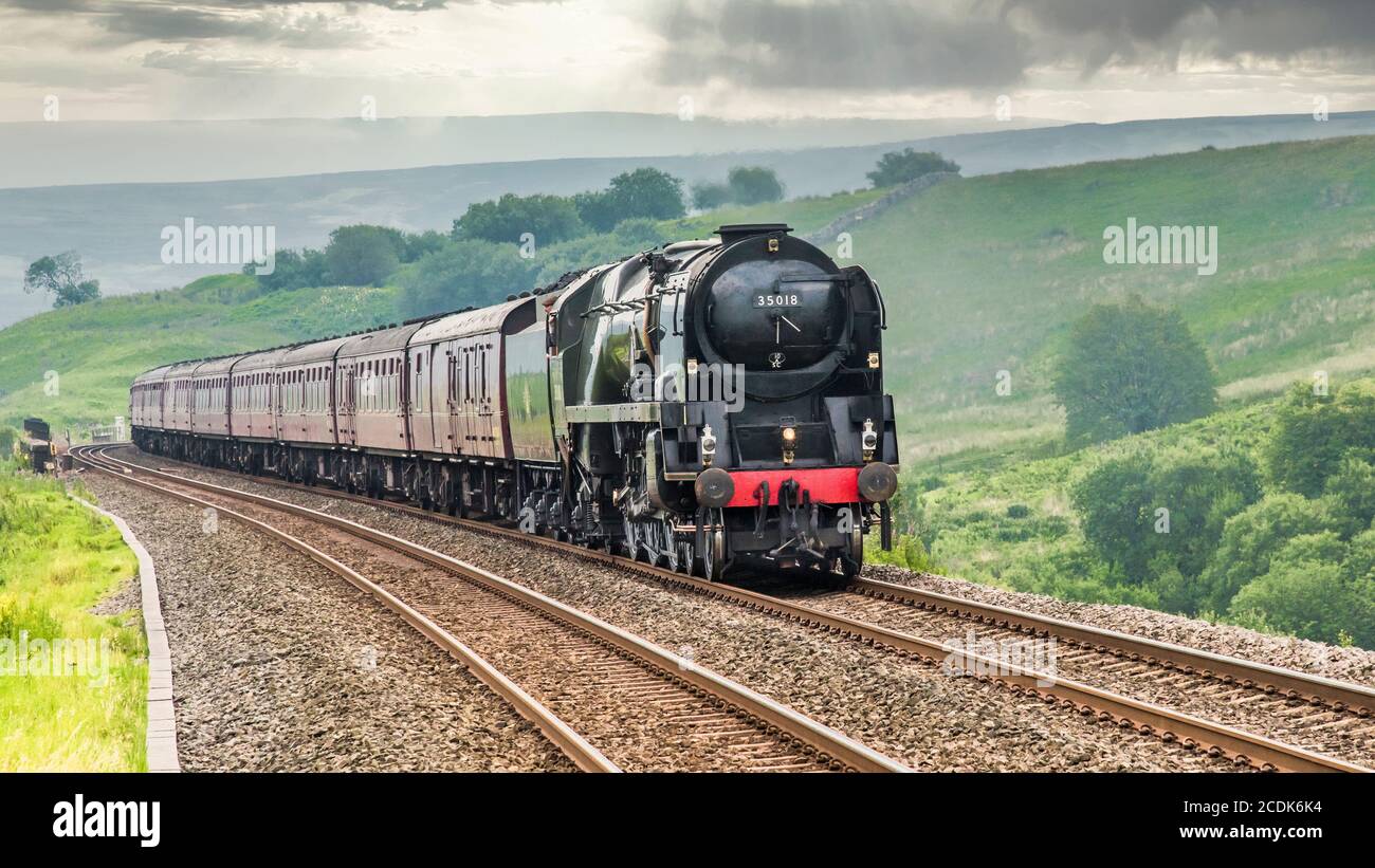 This is the Southern Railway Merchant Navy Class 6MT 4-6-0 35018 British India Line steam train approaching Aisgill on the Settle to Carlisle Line Stock Photo