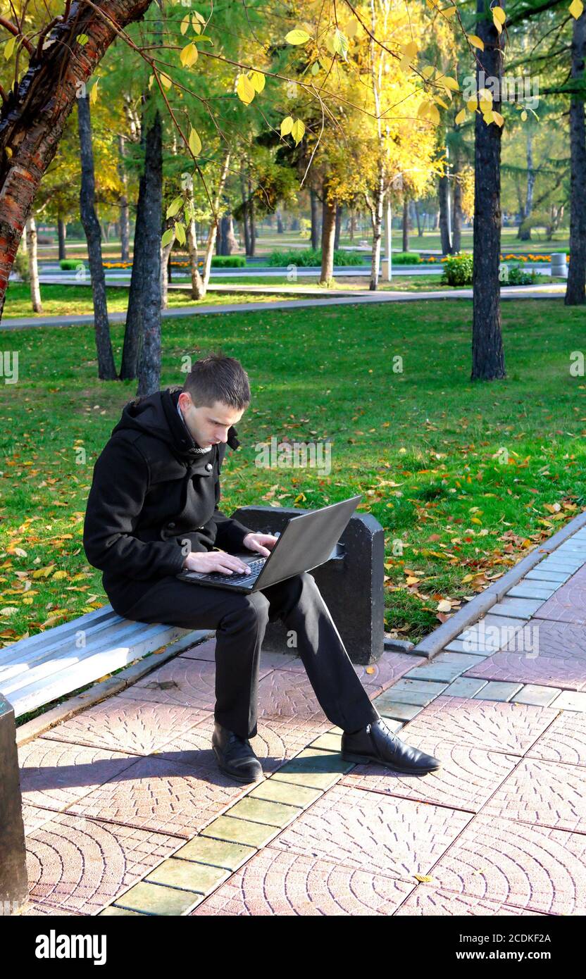 Man working park hi-res stock photography and images - Alamy