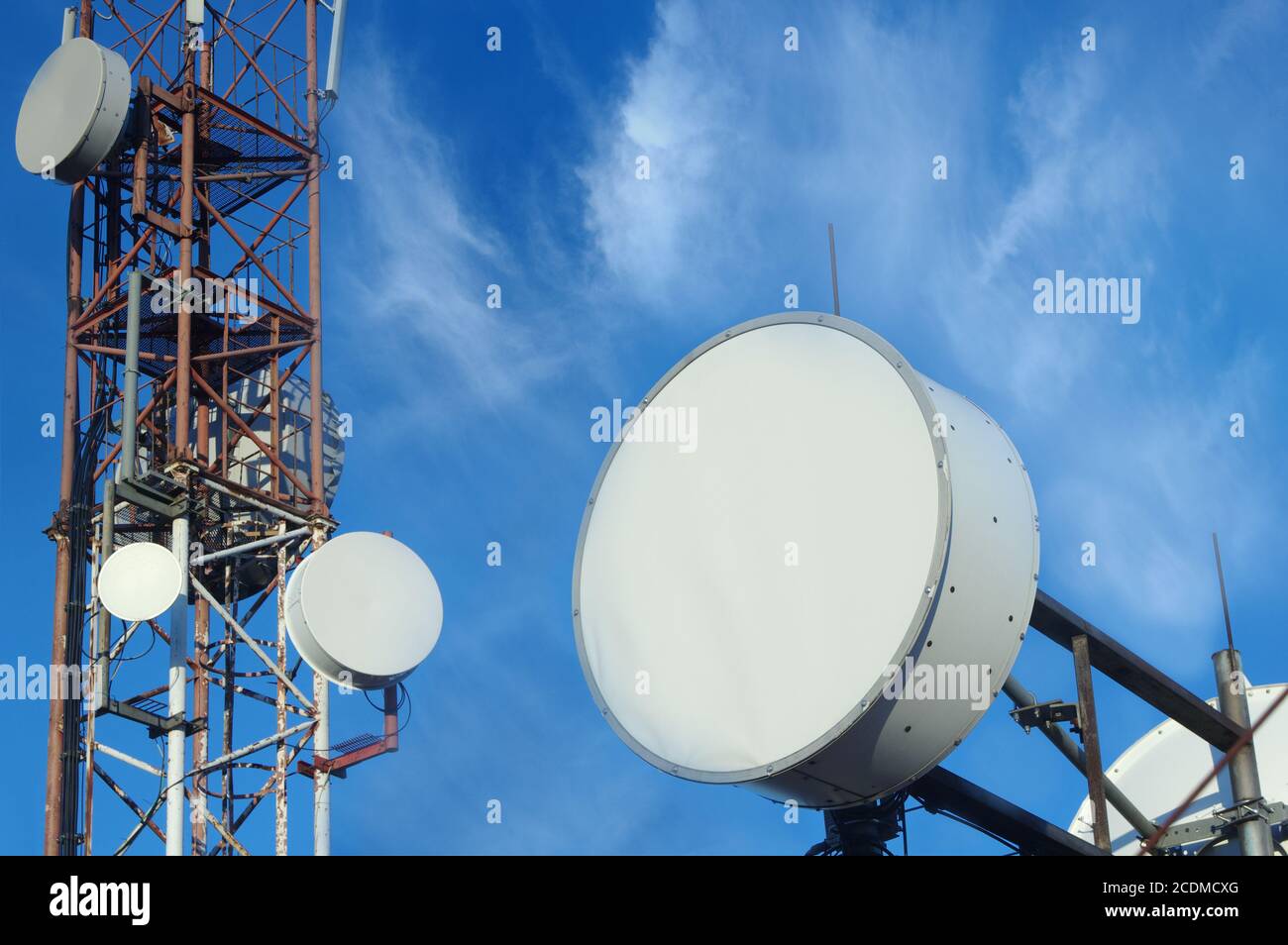 Tv station antennas hires stock photography and images Alamy