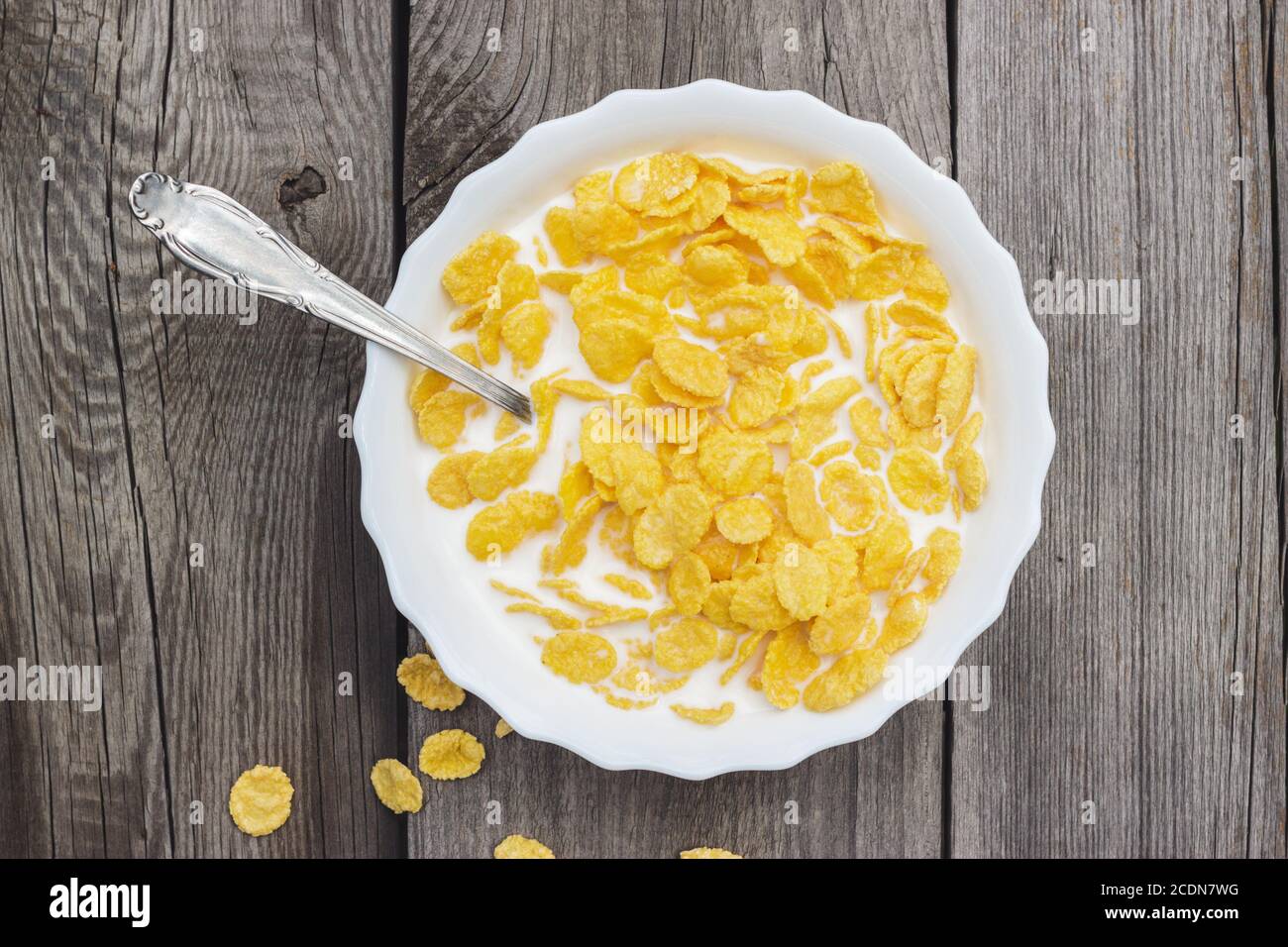 хлопья для похудения. кукурузные хлопья с молоком. хлопья с молоком похудение. "мюсли с арахисом vernal" 200гр. мюсли с йогуртом.