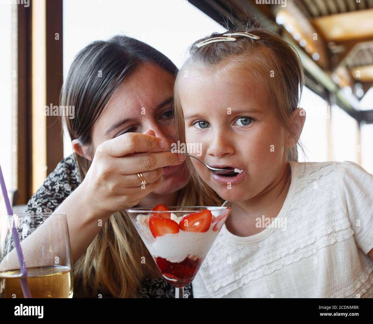 Mother daughter eating ice cream hires stock photography and images