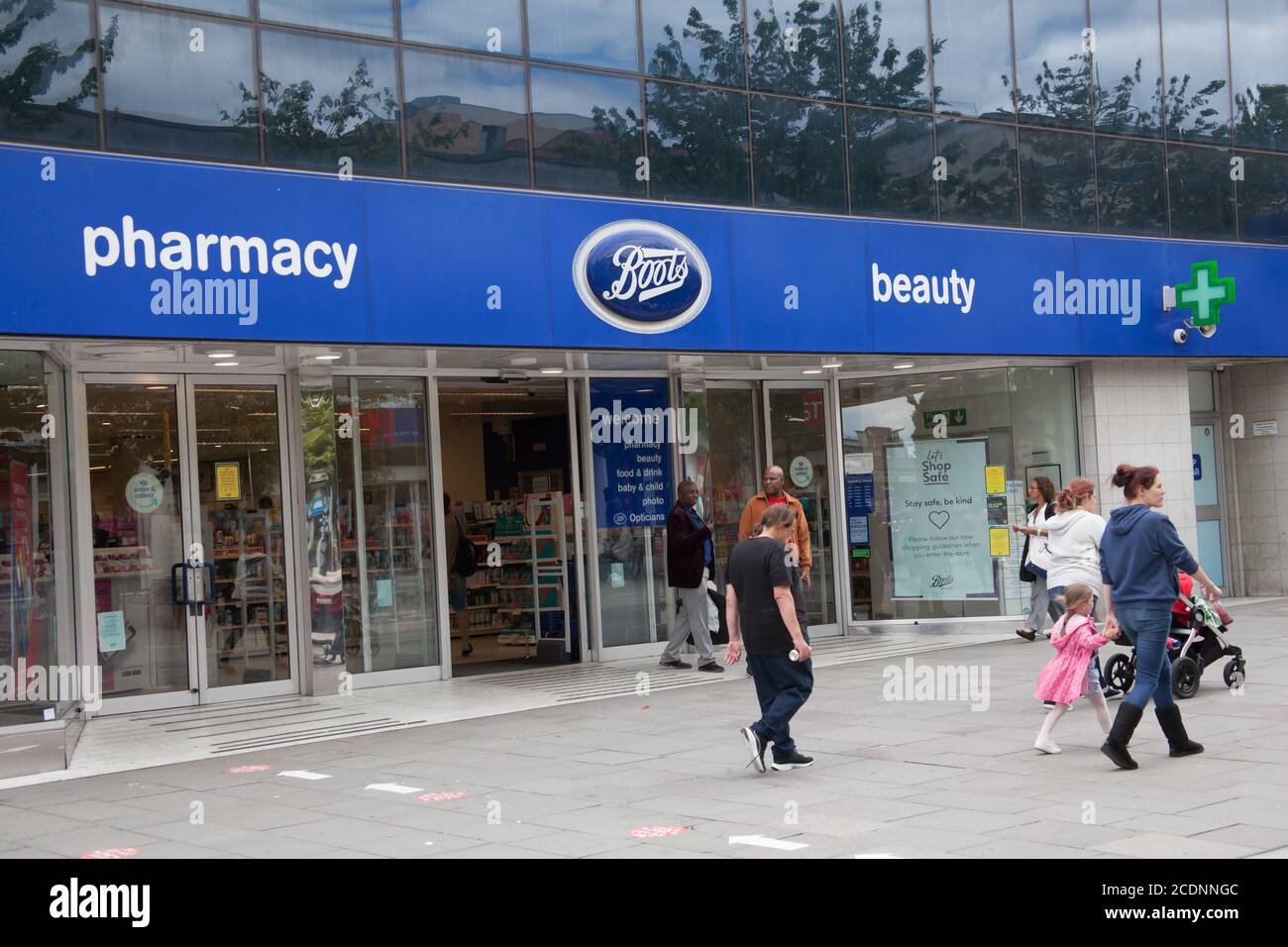 Pharmacy logos hires stock photography and images Alamy