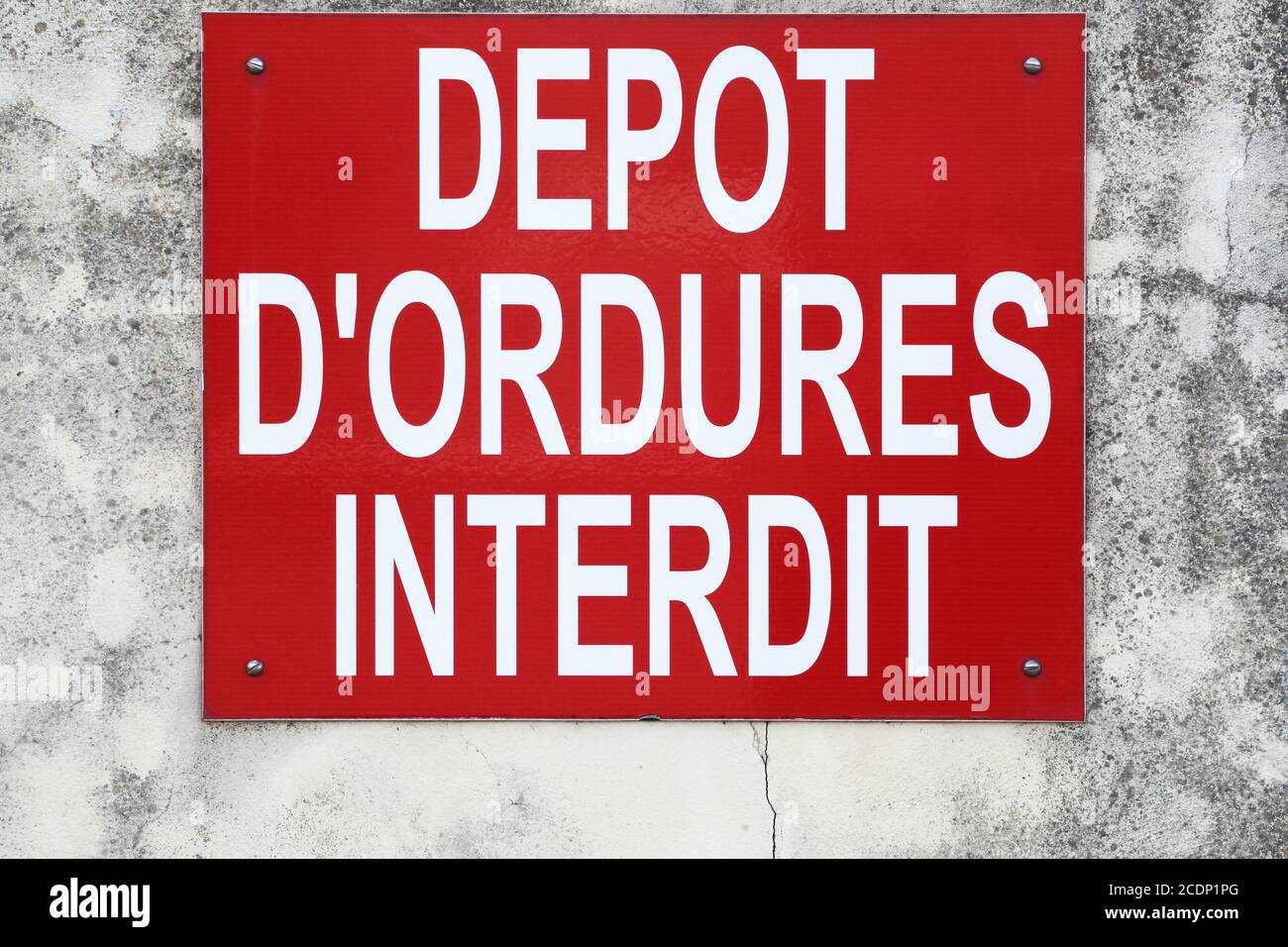 Garbage dump prohibited sign in French language Stock Photo