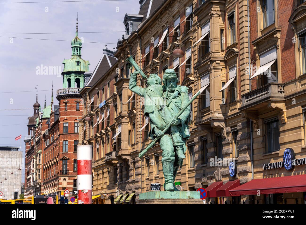 Statue Der Landsoldat mit dem kleinen Hornbläser med den lille hornblæser)auf dem Rathausplatz, Kopenhagen, Dänemark, Europa |  Statue Landsoldaten me Stock Photo
