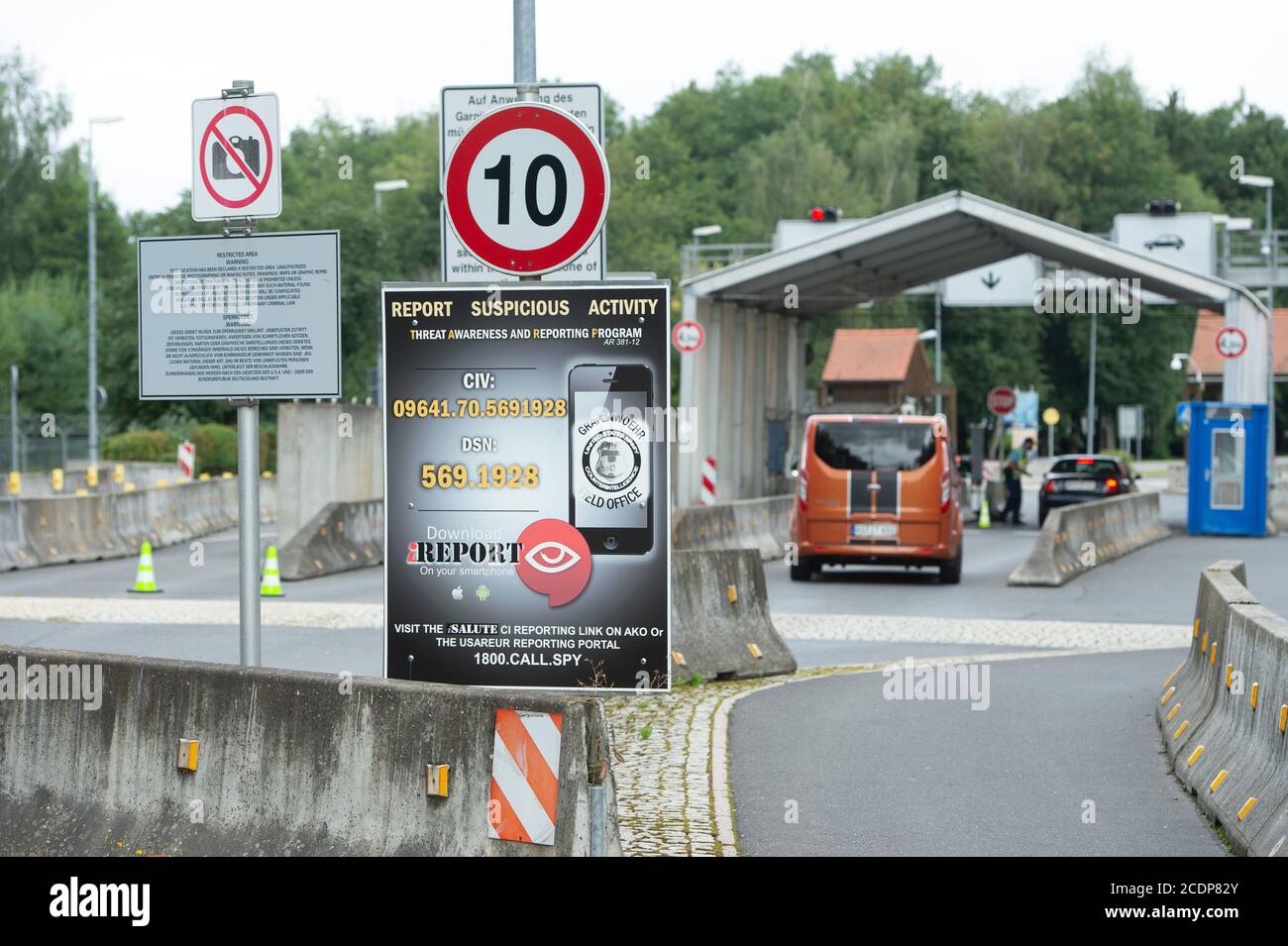 Vilseck, Germany. 29th Aug, 2020. Visitors drive through the entrance of the Rose Barracks in Vilseck to the military training area Grafenwöhr. According to the announcement, the USA wants to withdraw about one third of its 36,000 soldiers in Germany. Between 4500 and 4900 are also to leave Vilseck in the Upper Palatinate. Credit: Timm Schamberger/dpa/Alamy Live News Stock Photo