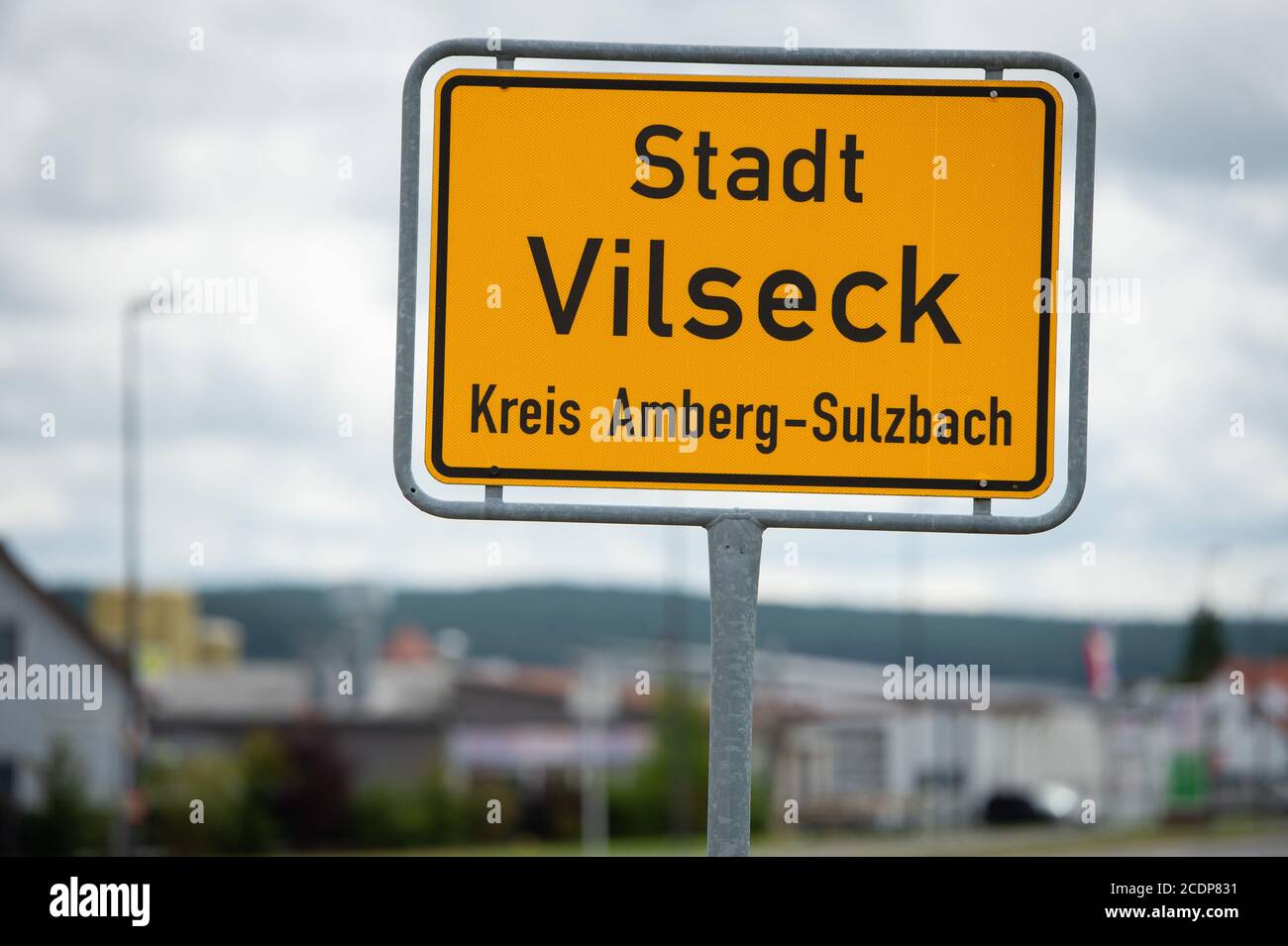 Vilseck, Germany. 29th Aug, 2020. A place-name sign with the inscription 'Stadt Vilseck Kreis Amberg-Sulzbach' is located at the entrance of Vilseck. According to the announcement, the USA wants to withdraw about one third of its 36,000 soldiers in Germany. Between 4500 and 4900 are also to leave Vilseck in the Upper Palatinate. Credit: Timm Schamberger/dpa/Alamy Live News Stock Photo