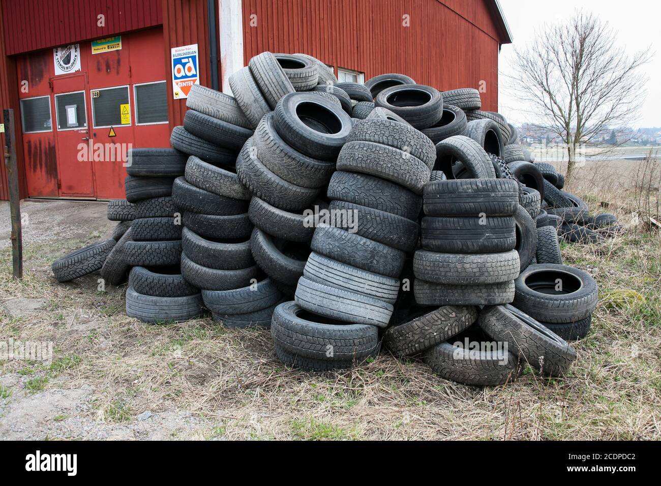 USED CAR TIRES piled up outside the workshop Stock Photo