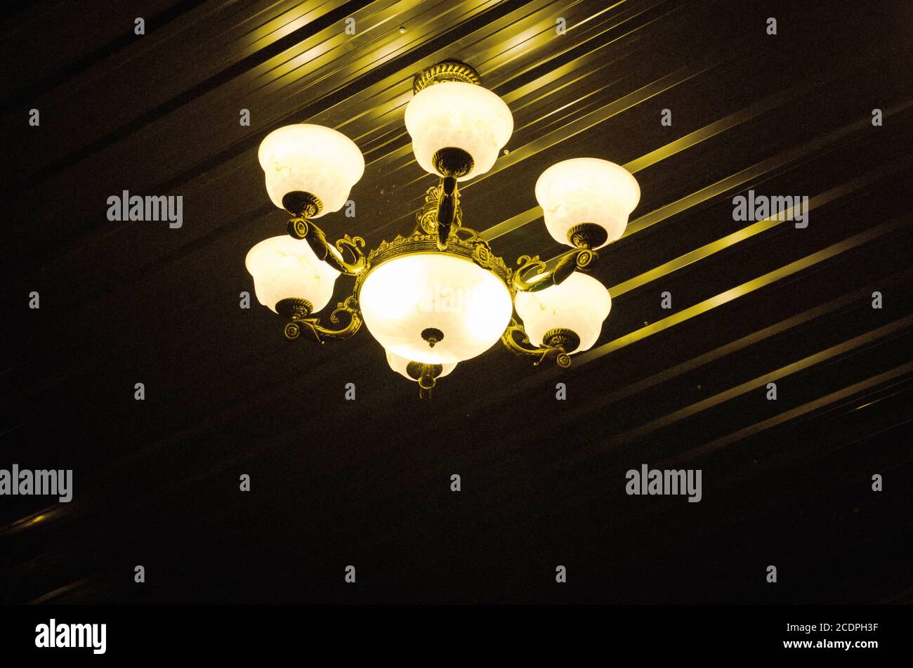 Vintage lamps hi-res stock photography and images - Alamy