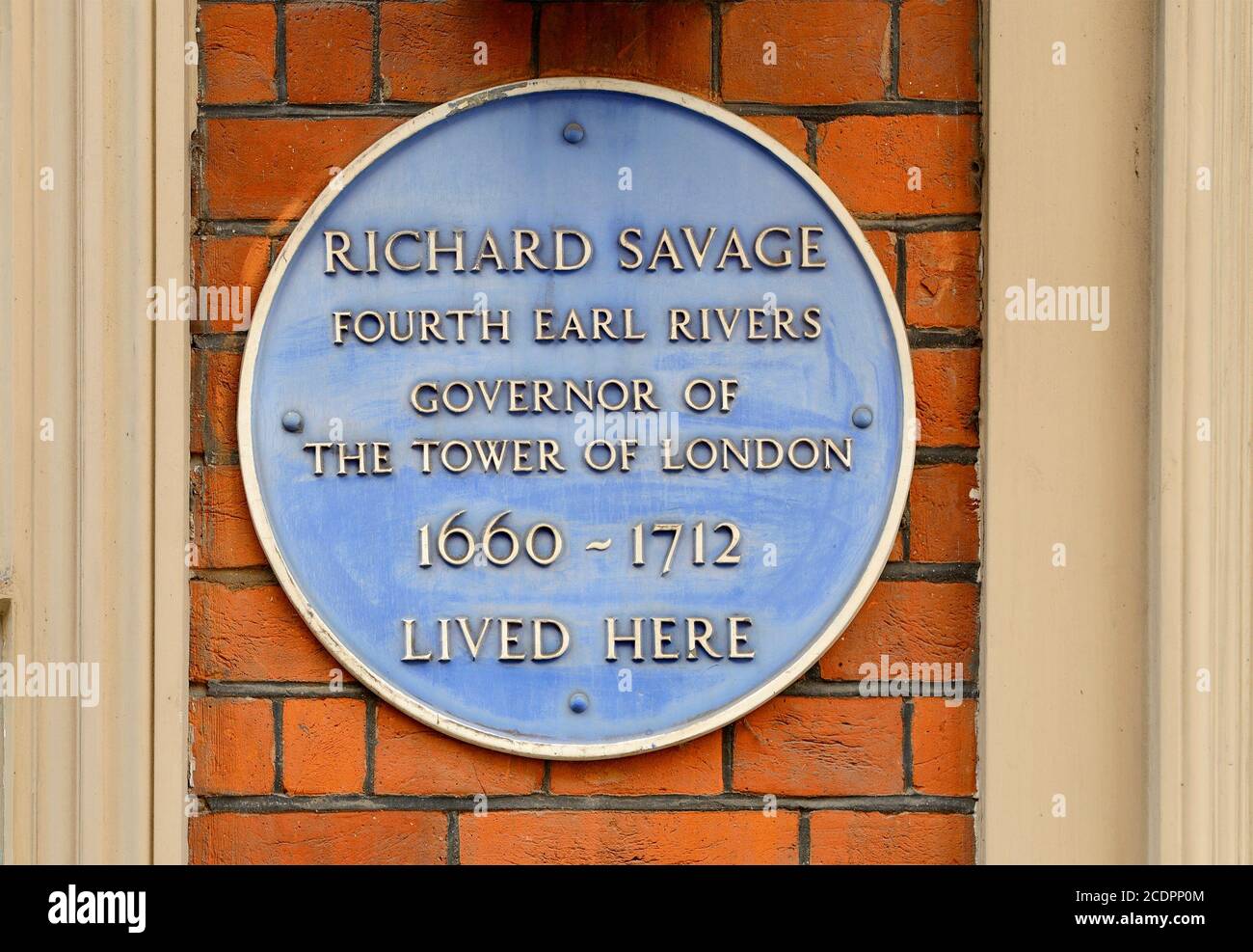London, England, UK. Commemorative blue plaque: 'Richard Savage, Fourth Earl Rivers, governor of The Tower Of London 1660-1712 lived here' at 9 Old ... Stock Photo