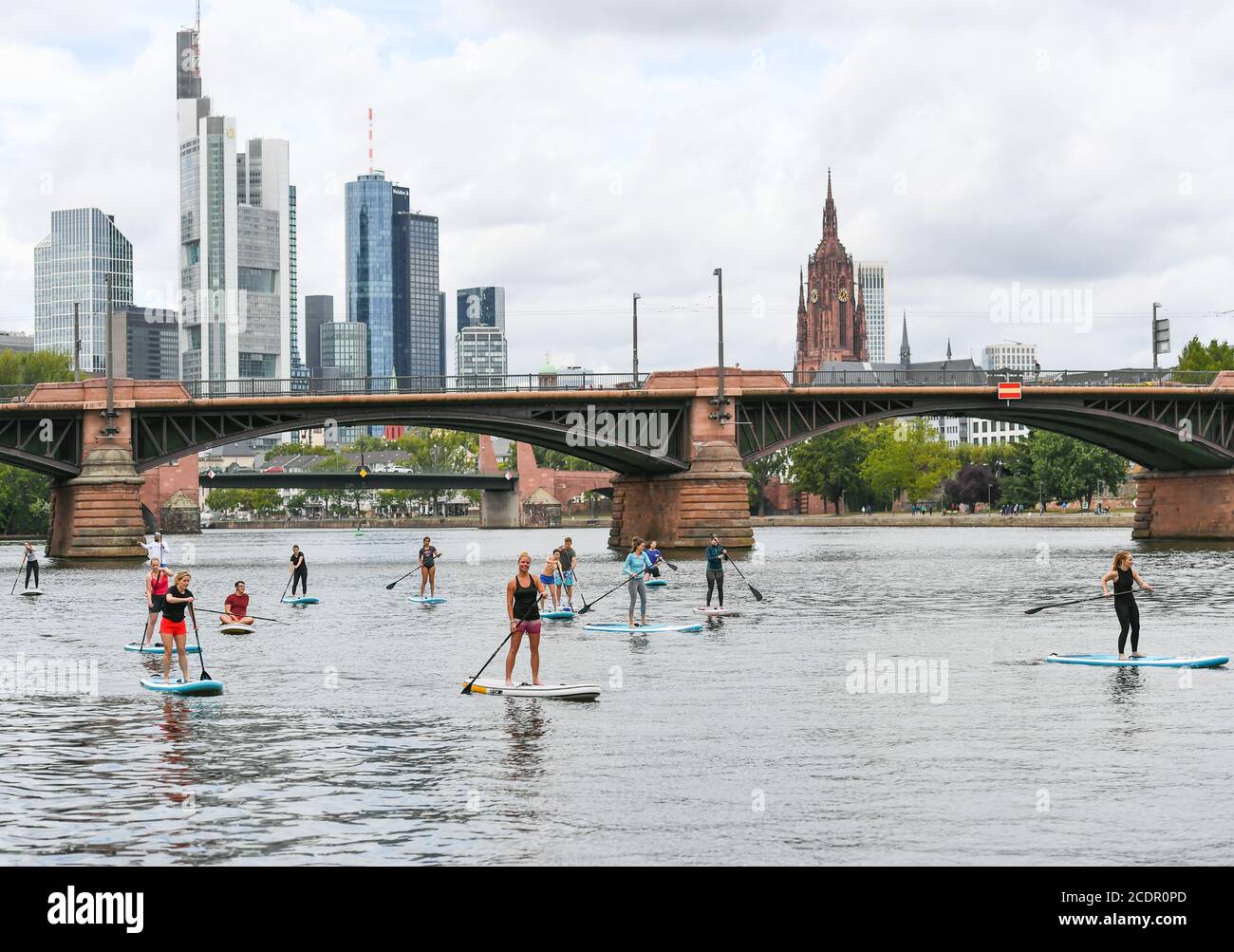 Frankfurt, Germany. 29th Aug, 2020. Standup paddle boarding enthusiasts ...