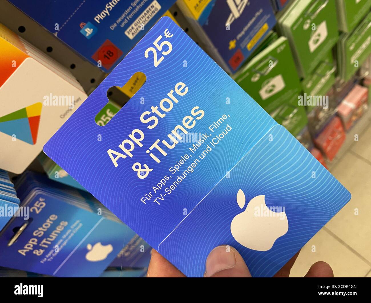 Apple store gift cards hi-res stock photography and images - Alamy