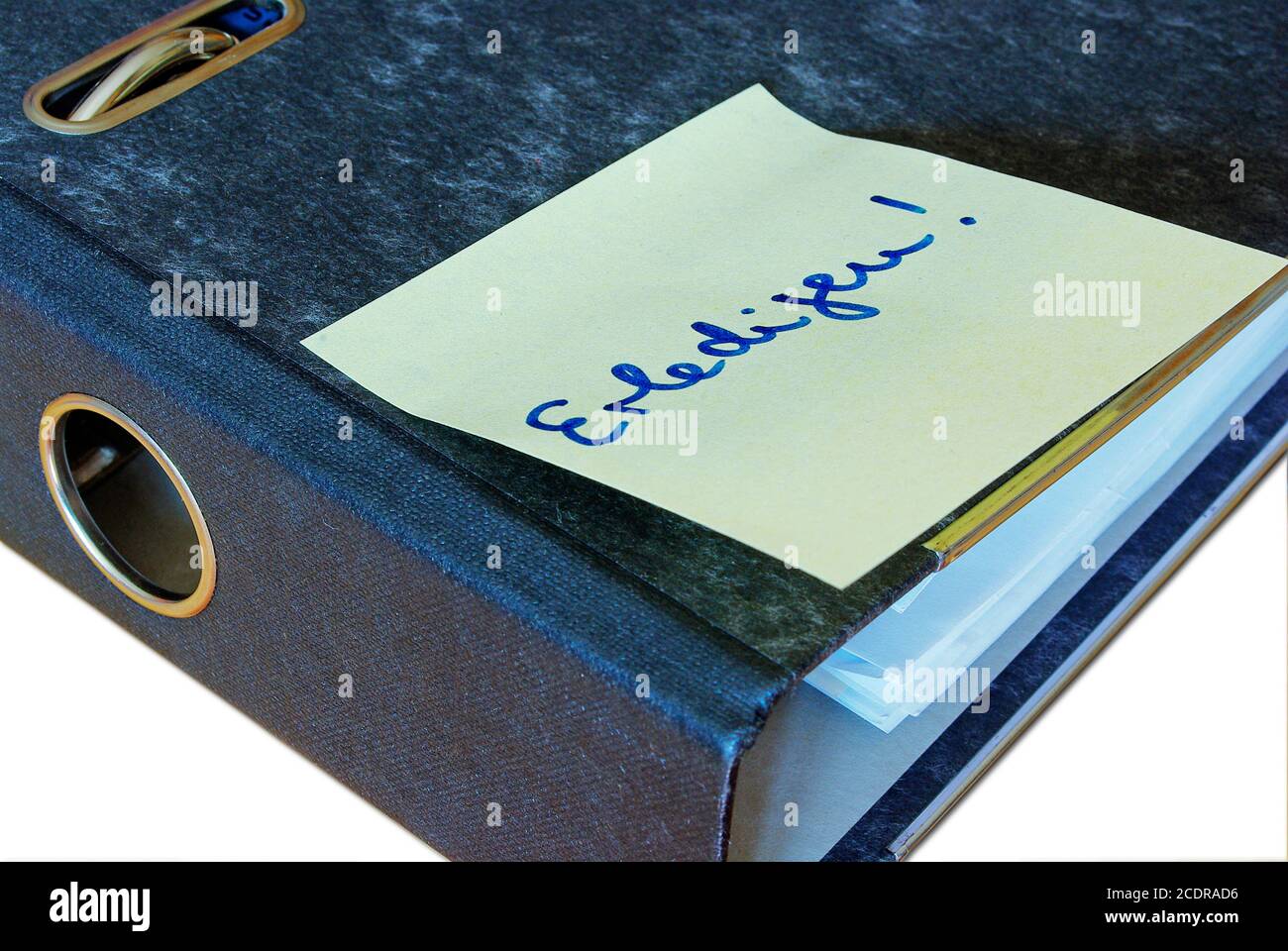 A file folder with an adhesive label in German Erledigen! Stock Photo