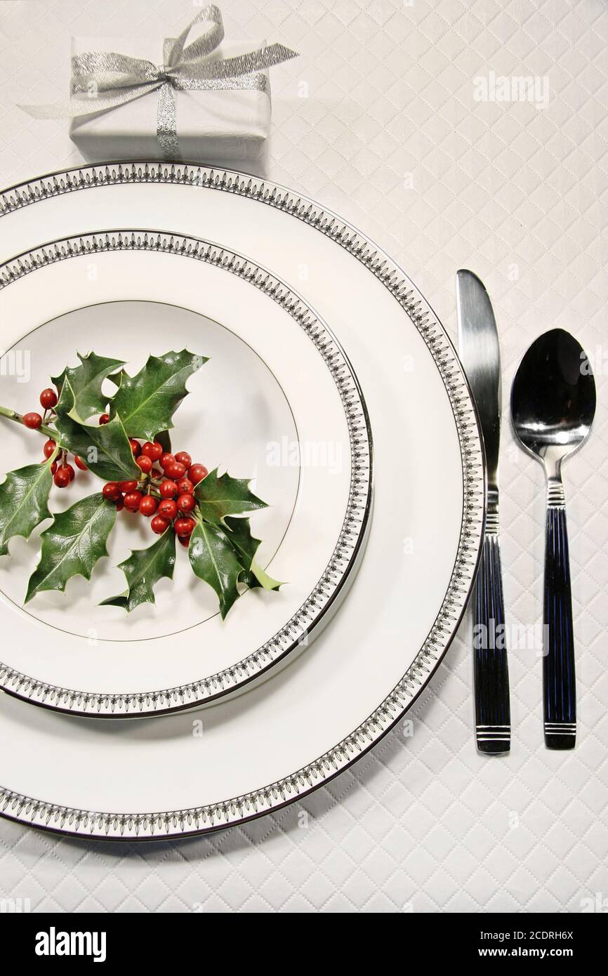 Elegant christmas place setting Stock Photo - Alamy