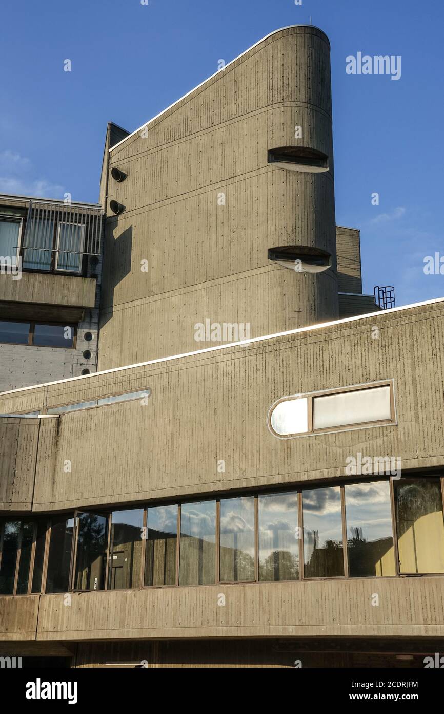 Brutalist 1960s architecture hi-res stock photography and images - Alamy