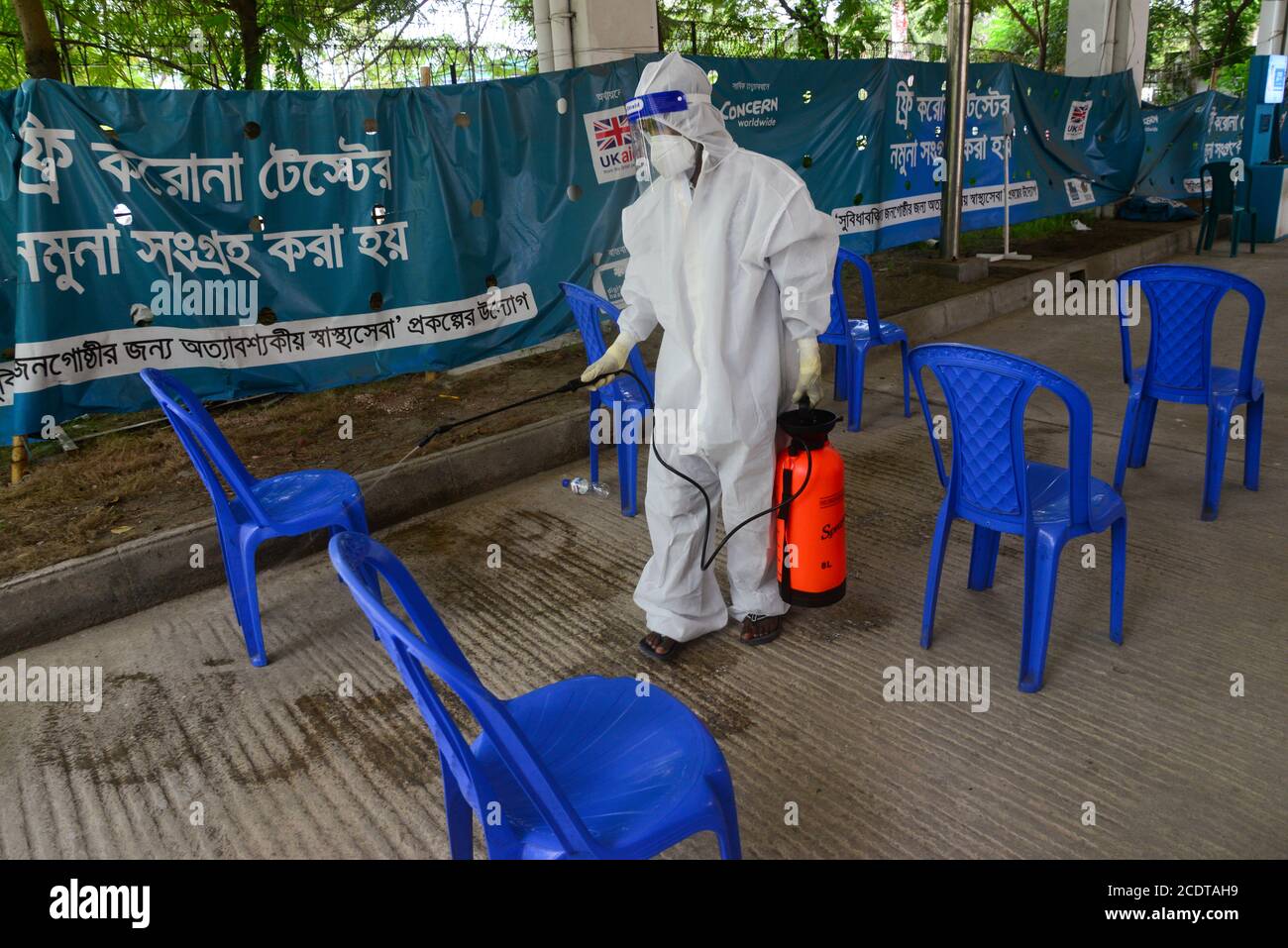 Health worker sprays disinfectant at Mugda Medical College and Hospital, amid the coronavirus pandemic in Dhaka, Bangladesh, on August 29, 2020 Stock Photo
