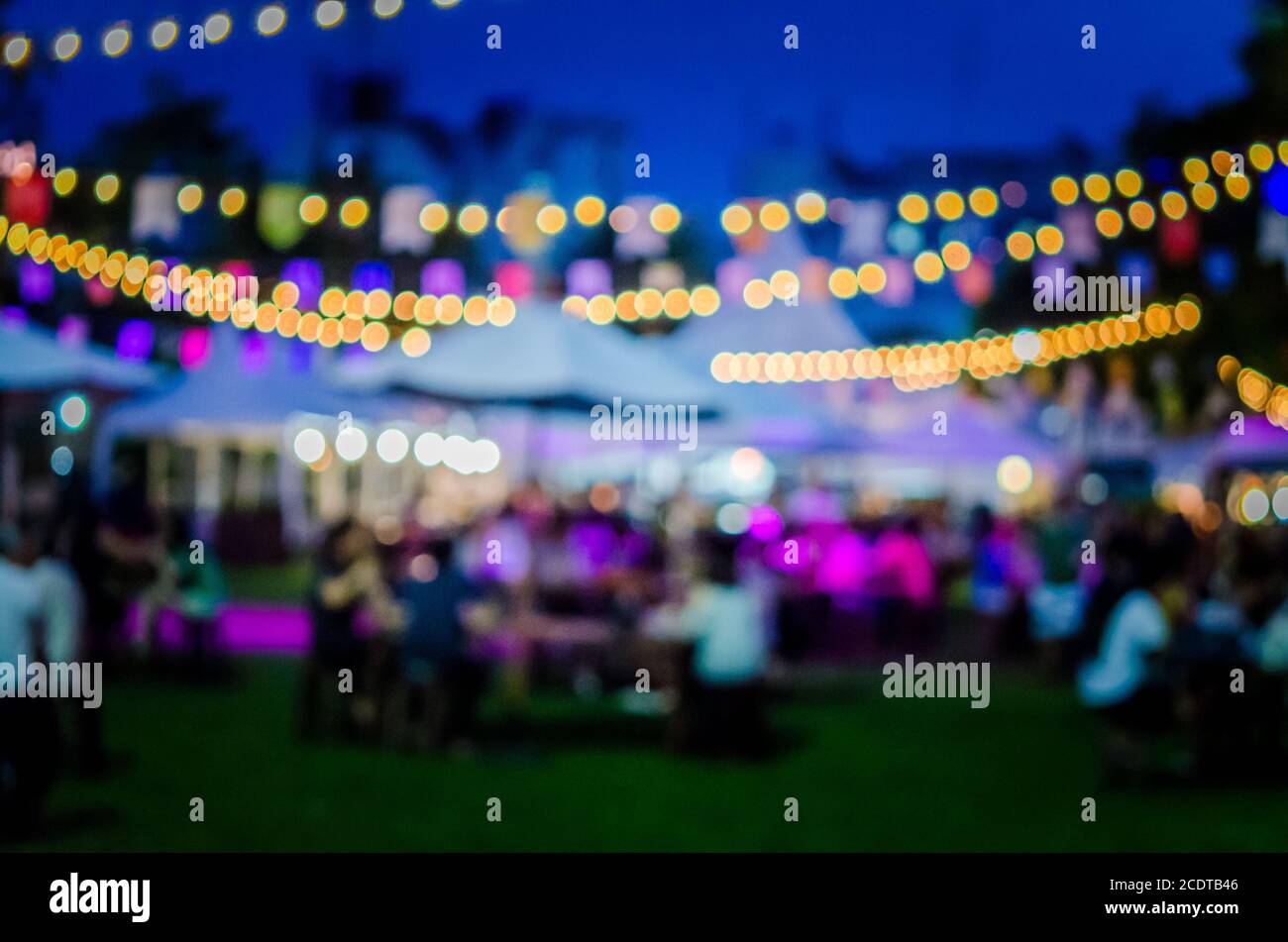 Crowd blur garden hi-res stock photography and images - Alamy