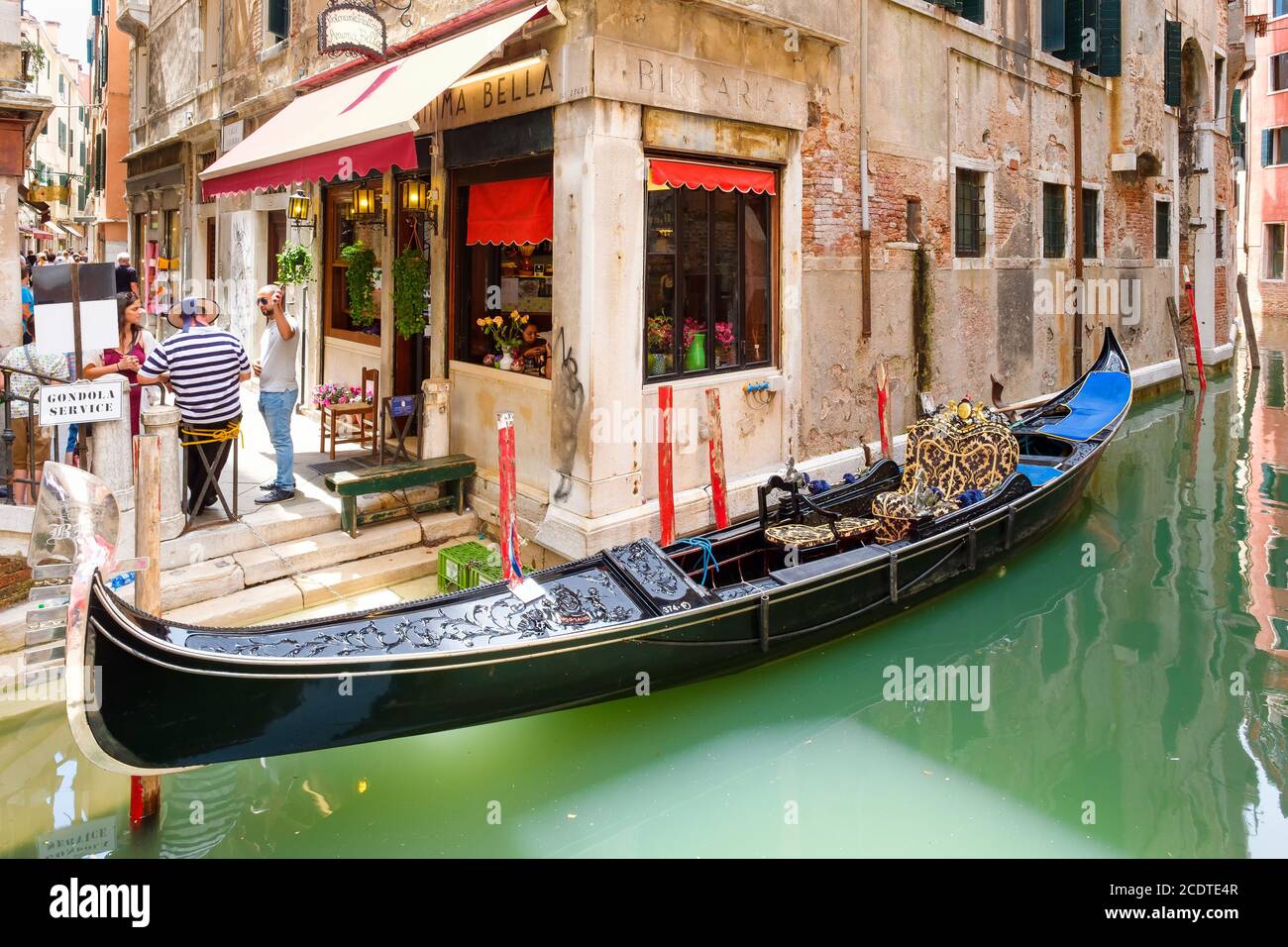 Traditional gondola on narrow hi-res stock photography and images - Alamy