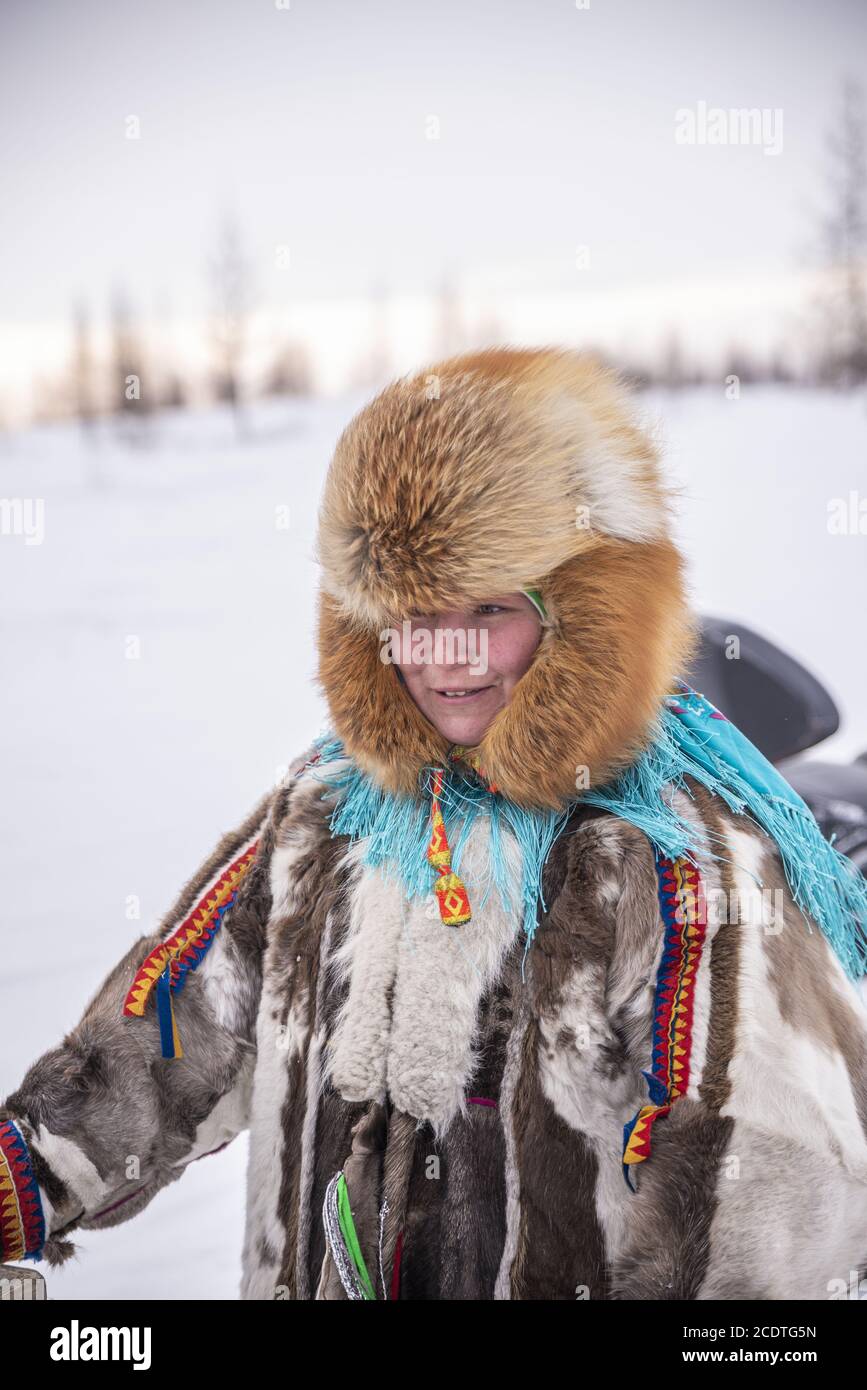 Russia woman fur hat hi-res stock photography and images - Alamy