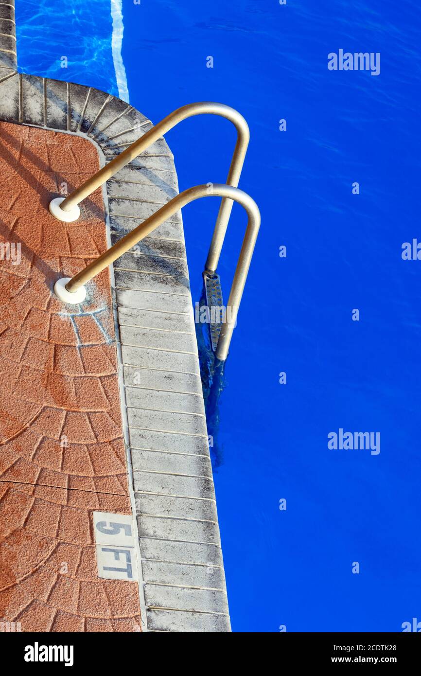 Deep end of the pool hires stock photography and images Alamy