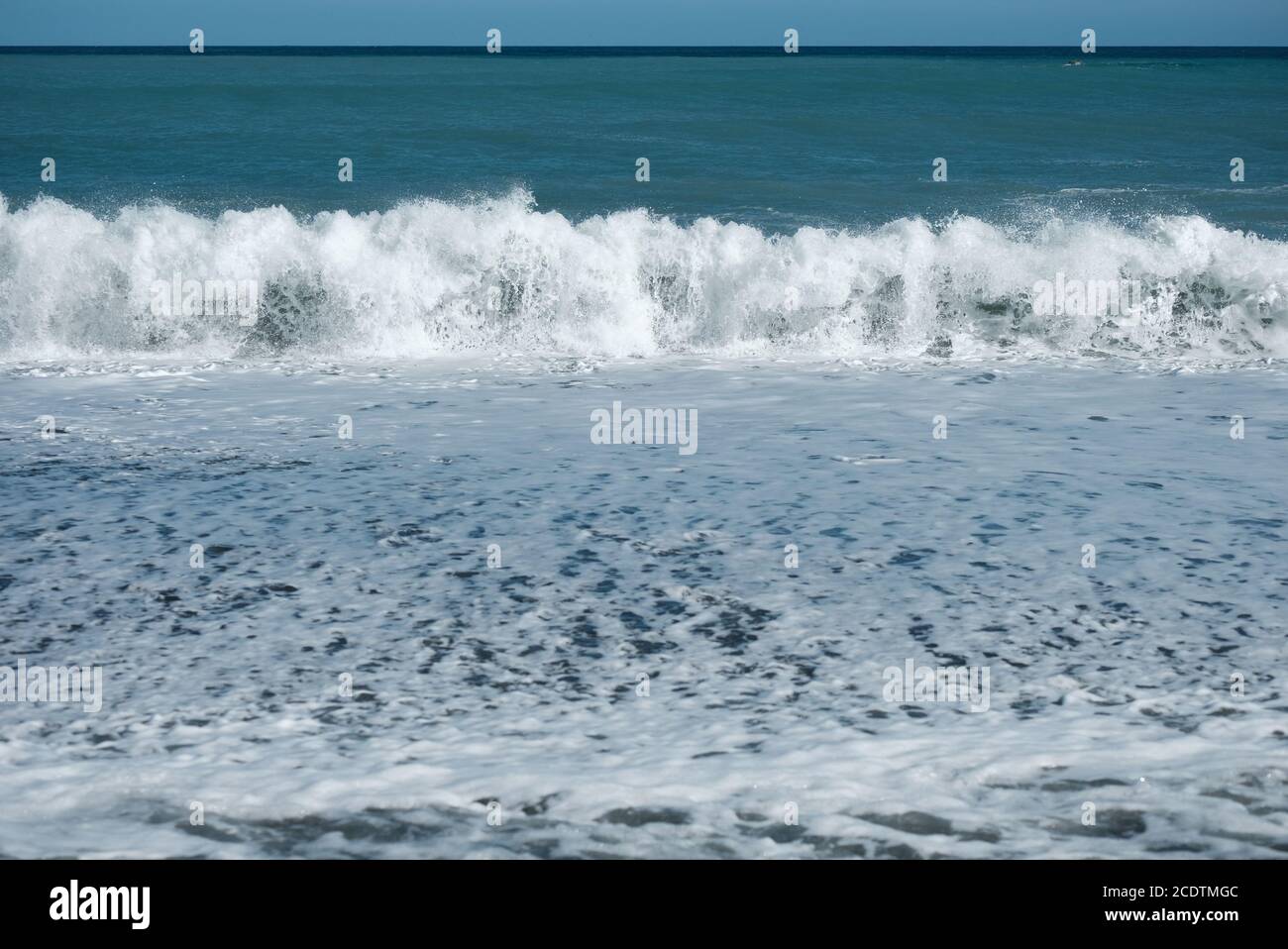 Symmetrical waves hi-res stock photography and images - Alamy