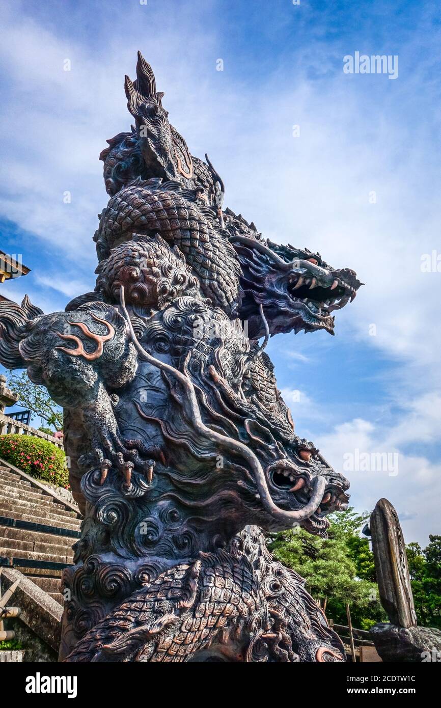 Dragon statue in front of the kiyomizu-dera temple, Kyoto, Japan Stock Photo