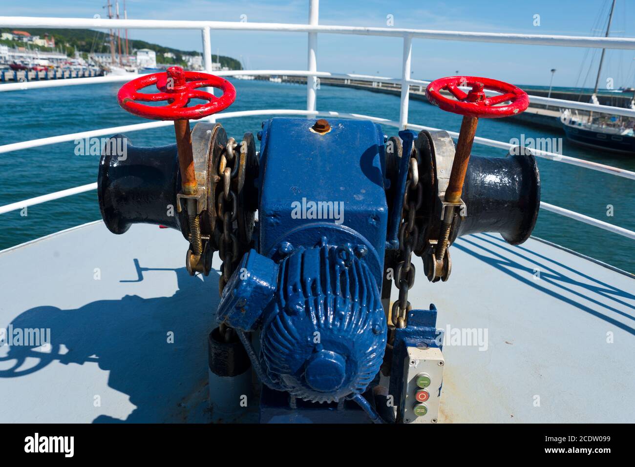 Anchor windlass hires stock photography and images Alamy