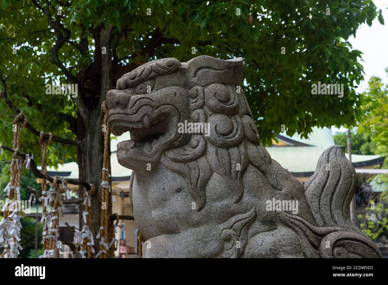 Japanese stone lion statue in Nanba Yasaka Shrine Stock Photo Alamy