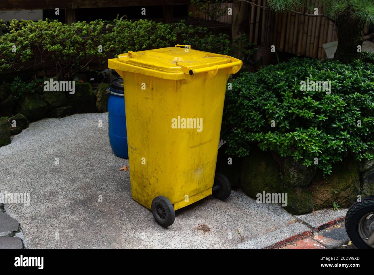 city trash cans Stock Photo Alamy