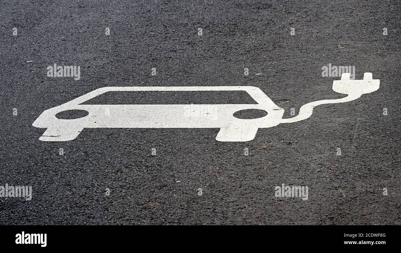 Advice symbol for an electric filling station on the asphalt of a street in Leipzig Stock Photo