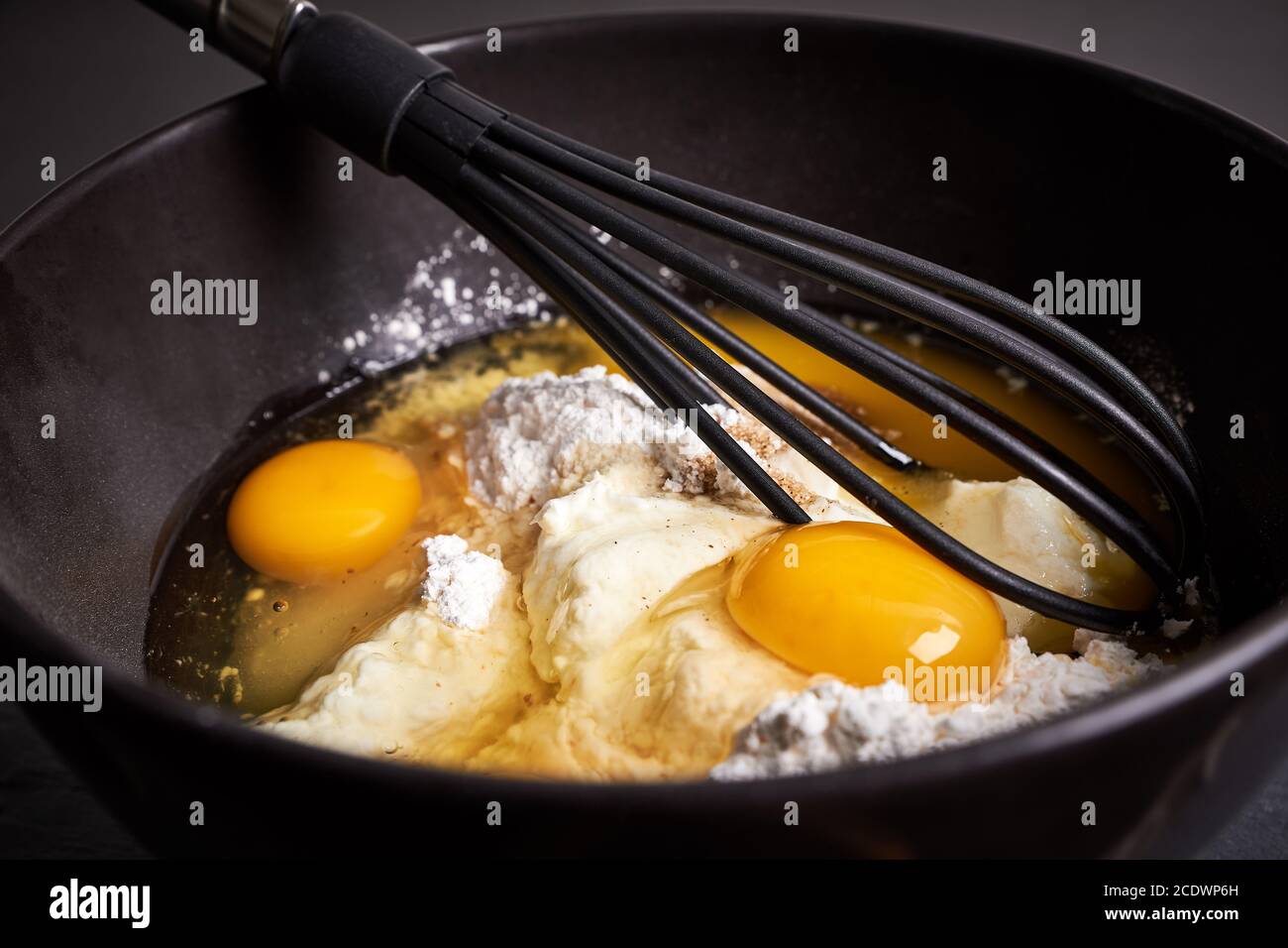 https://c8.alamy.com/comp/2CDWP6H/mixing-bowl-and-whisk-with-eggs-flour-and-sugar-2CDWP6H.jpg