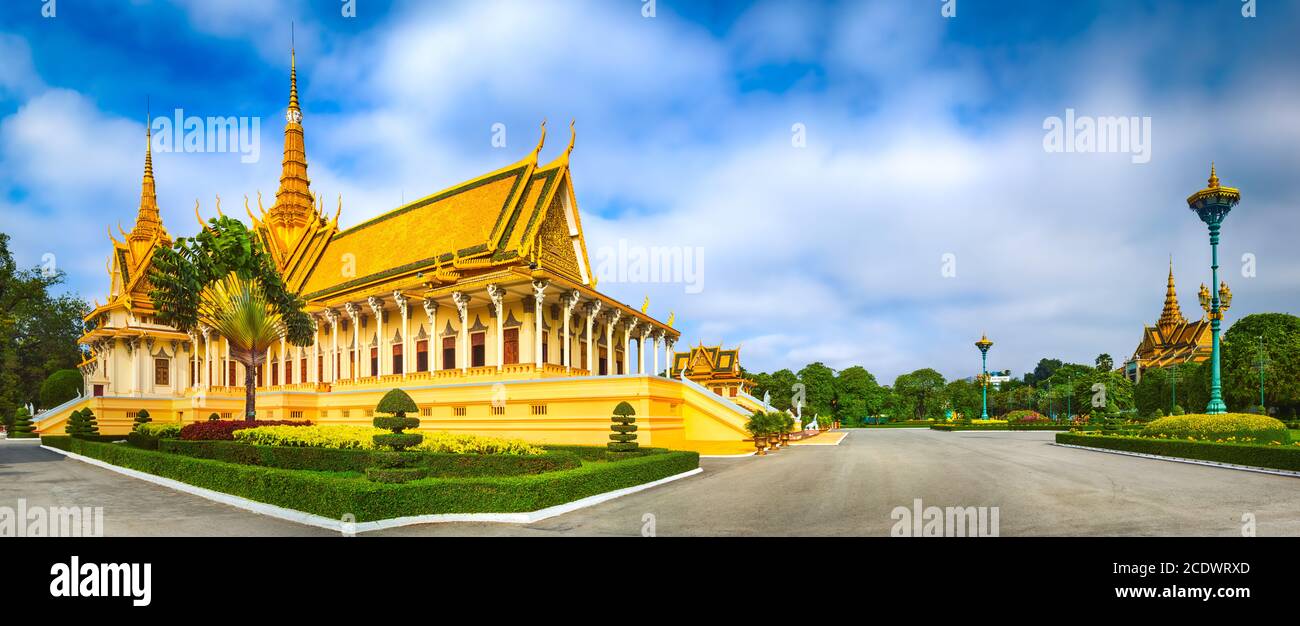 The throne hall inside the Royal Palace in Phnom Penh, Cambodia ...