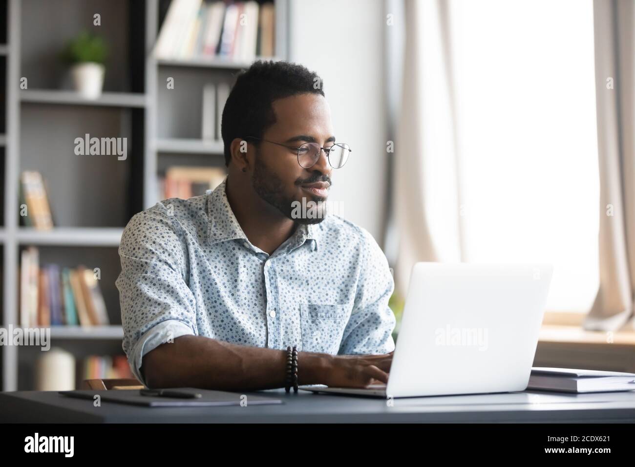 Ethnic man computer hi-res stock photography and images - Alamy