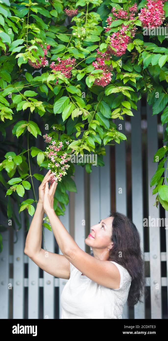Outdoor portrait of a beautiful senior woman Stock Photo - Alamy