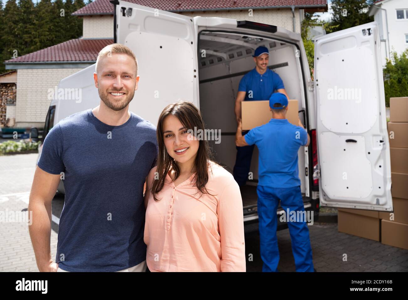 Loading Truck With 4 People Truck loading boxes hi-res stock photography and images - Alamy
