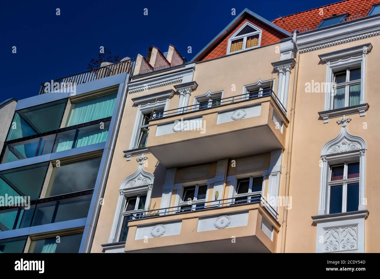Residential contrasts in Berlin Prenzlauer Berg, Germany Stock Photo
