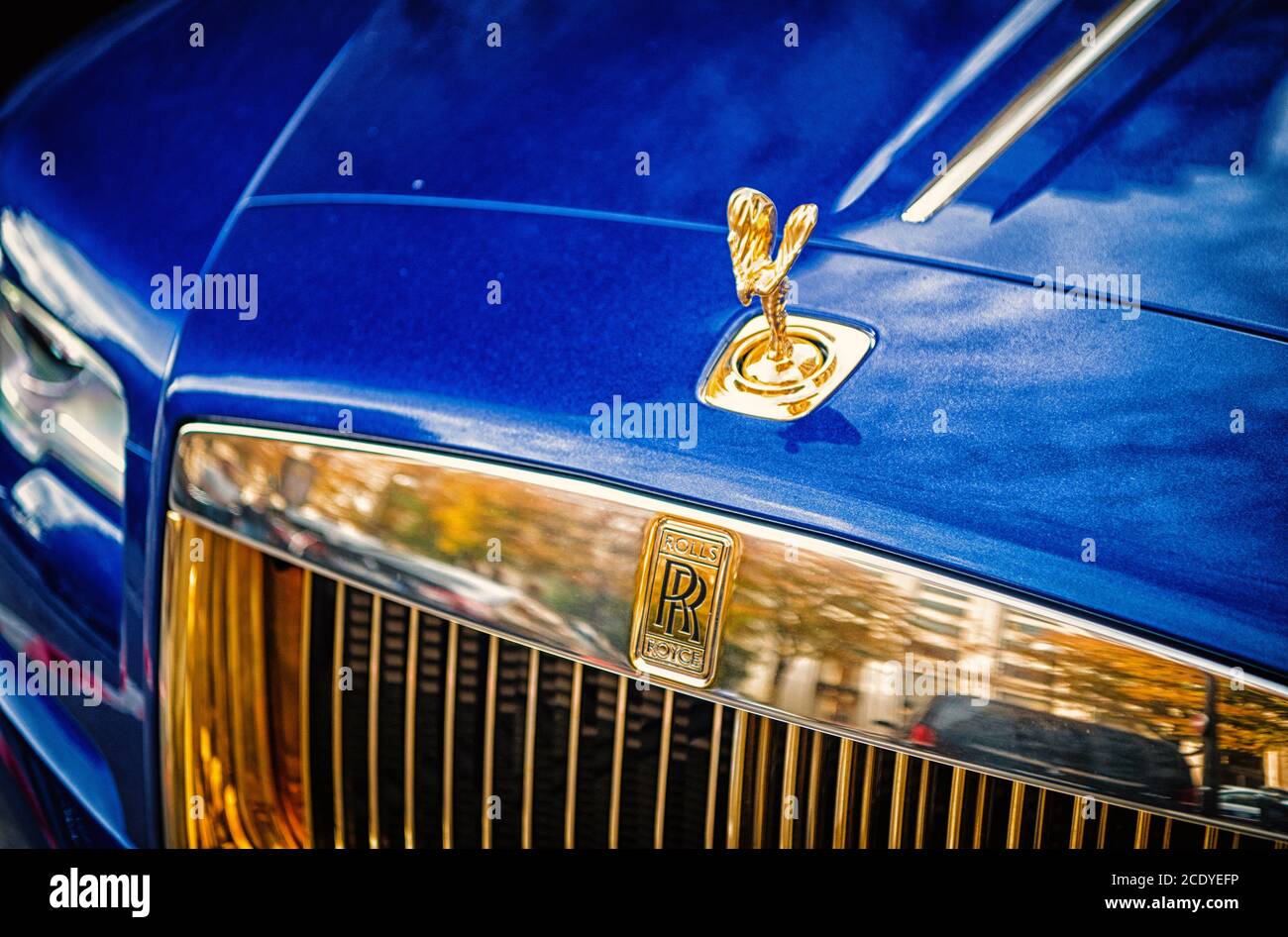 Bespoke RollsRoyce Dawn gets oneoff blue paint