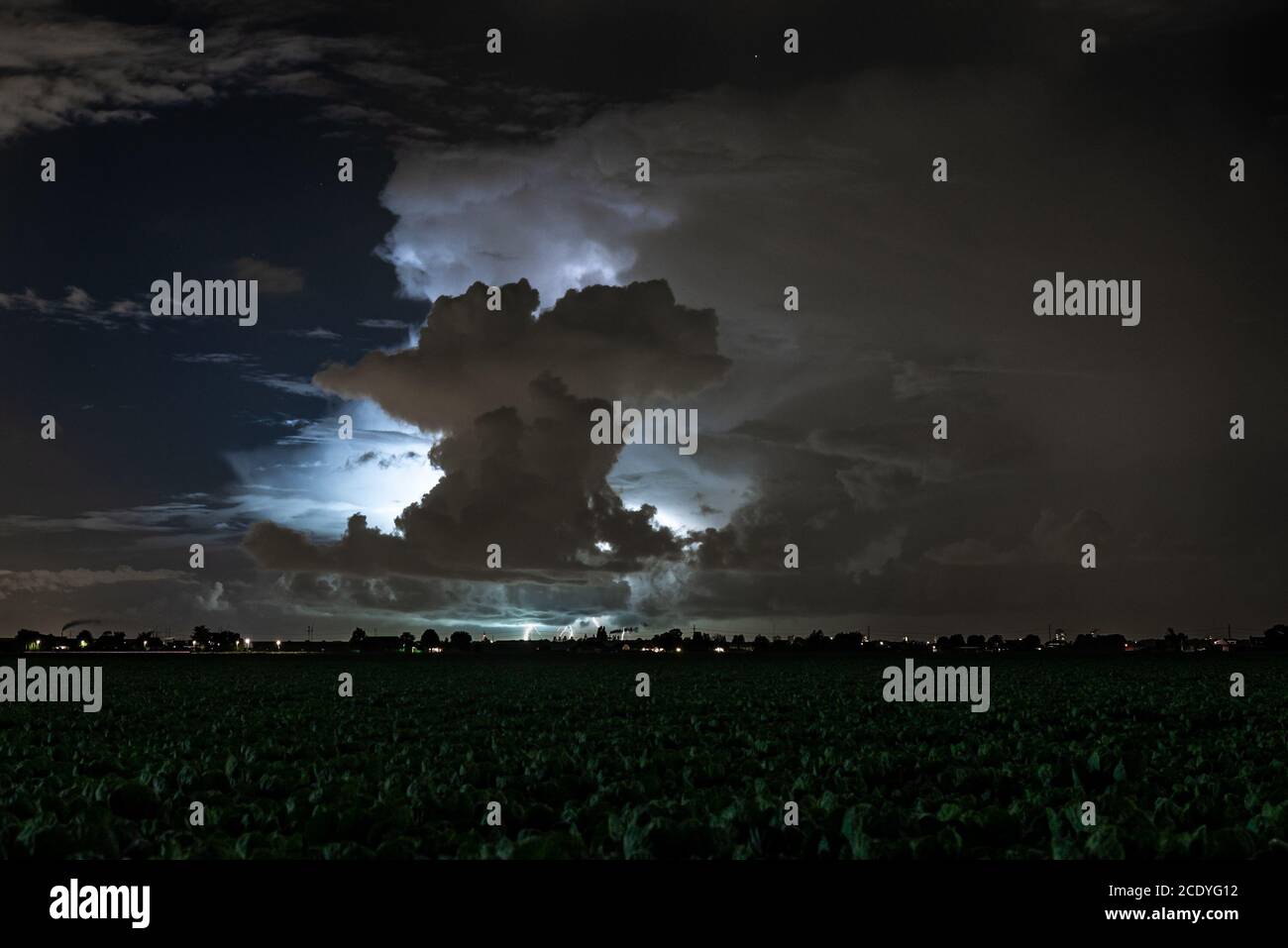 Cloud with lightning hi-res stock photography and images - Alamy