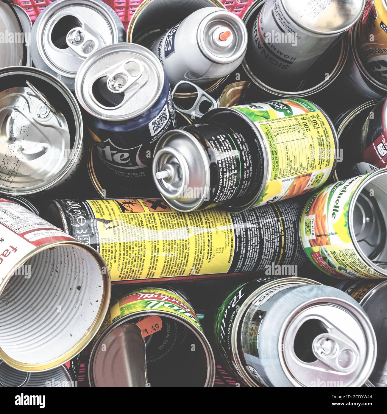 Recycled tin cans aluminum hires stock photography and images Alamy